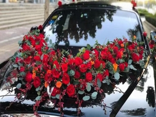 鮮花裝飾婚車